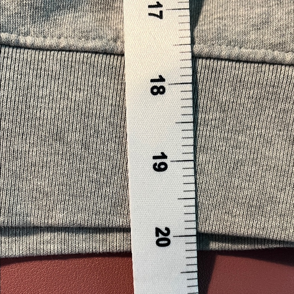 💁♀️WOMENS GAP Light Gray Hoodie with Pink Logo - Picture 8 of 9